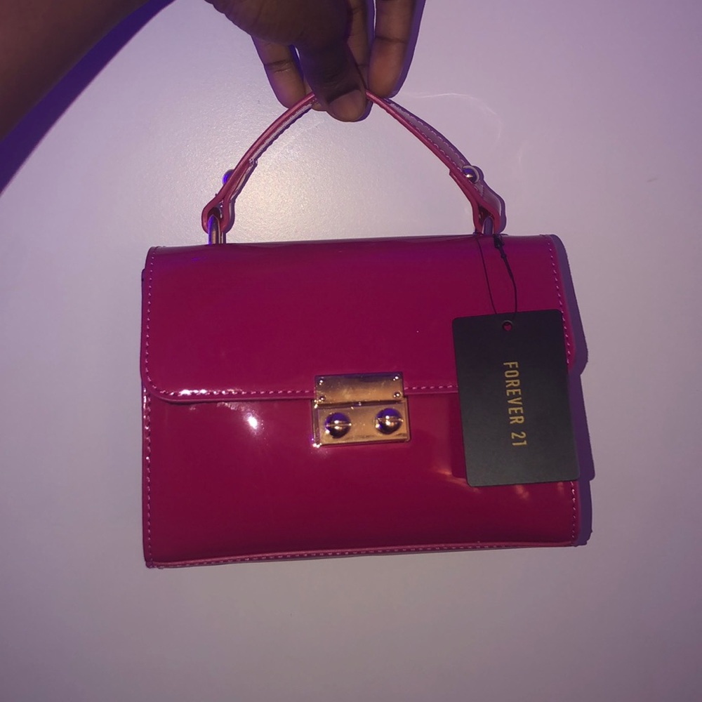 I am selling a shoulder bag